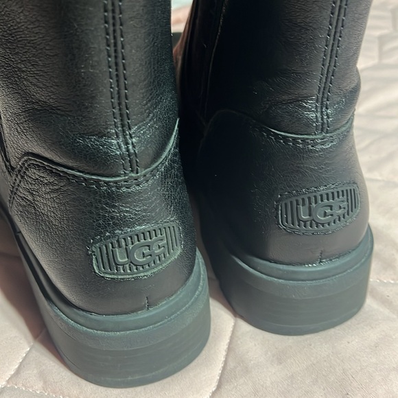 UGG Boots - Picture 3 of 4
